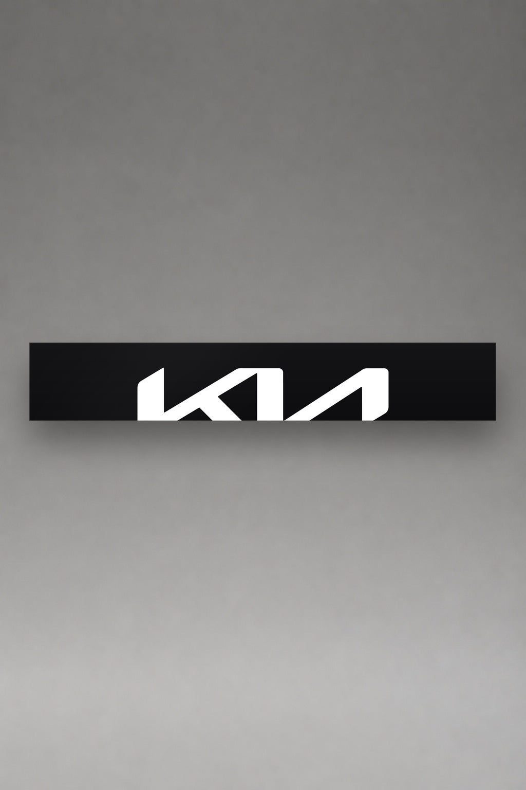 Parasol de vinilo Kia · Logo Moderno Maxi, la tira entera de 150 x 25 cm vista de frente, de MOA-Grafics.