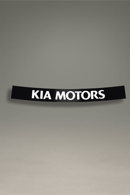 Parasol de vinilo negro con el logotipo clásico de Kia Motors en blanco. Un accesorio de MOA-Grafics para personalizar y proteger el parabrisas de tu vehículo Kia.