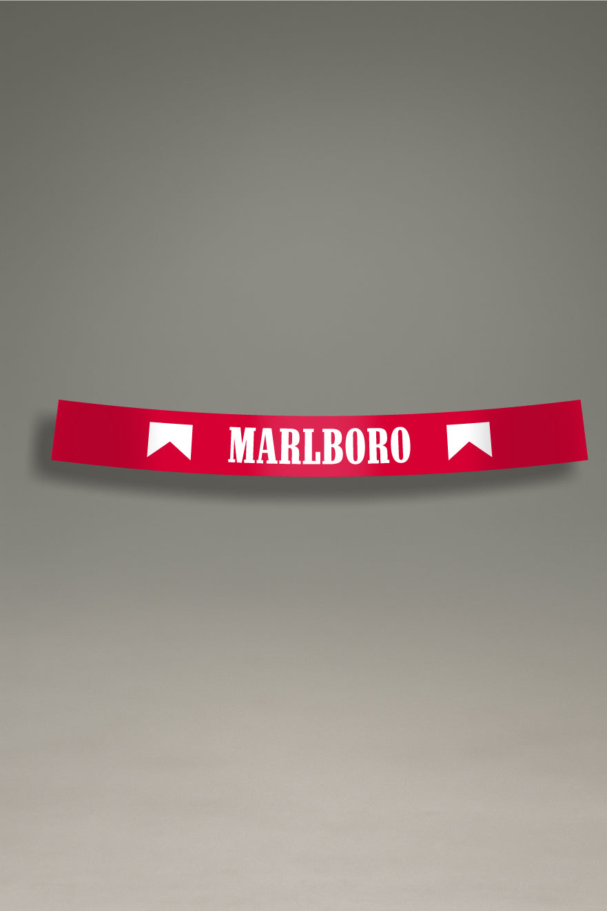 Parasol de vinilo rojo con el logotipo de Marlboro en blanco. Un accesorio de la colección Racing Heritage de MOA-Grafics para personalizar tu vehículo con un estilo de competición. 