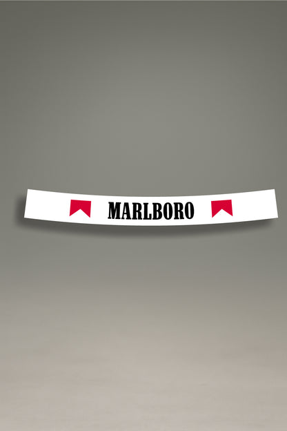 Parasol de vinilo blanco con el logotipo de Marlboro en rojo. Un accesorio de la colección Racing Heritage de MOA-Grafics para personalizar tu coche con un livery icónico. 