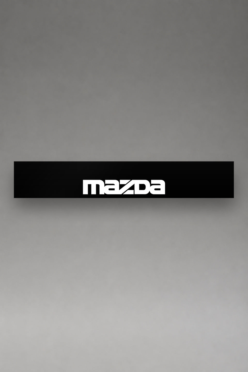 Parasol de vinilo Mazda · Logo Moderno Actualizado, la tira entera de 150 x 25 cm vista de frente, de MOA-Grafics.