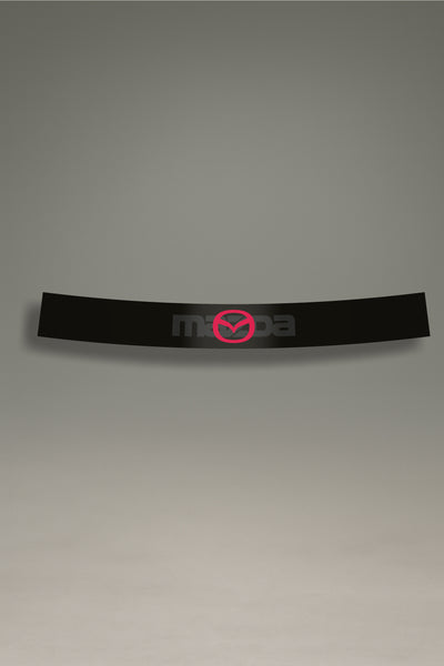 Parasol de vinilo negro con el logotipo de Mazda modificado con el emblema prohibido. Un accesorio de estilo underground de MOA-Grafics para personalizar tu vehículo.