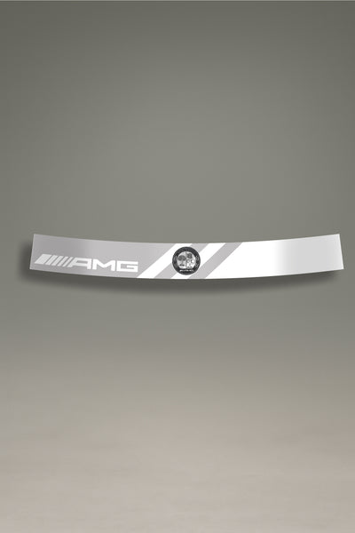 Parasol de vinilo plateado con el logotipo de AMG y el escudo de Affalterbach. Un accesorio de MOA-Grafics para personalizar y proteger vehículos Mercedes-AMG.