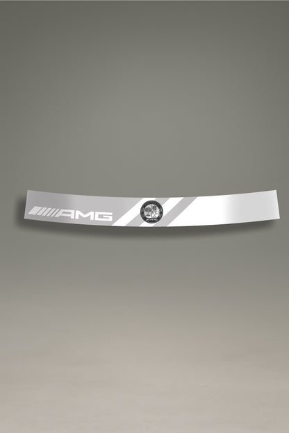 Parasol de vinilo plateado con el logotipo de AMG y el escudo de Affalterbach. Un accesorio de MOA-Grafics para personalizar y proteger vehículos Mercedes-AMG.