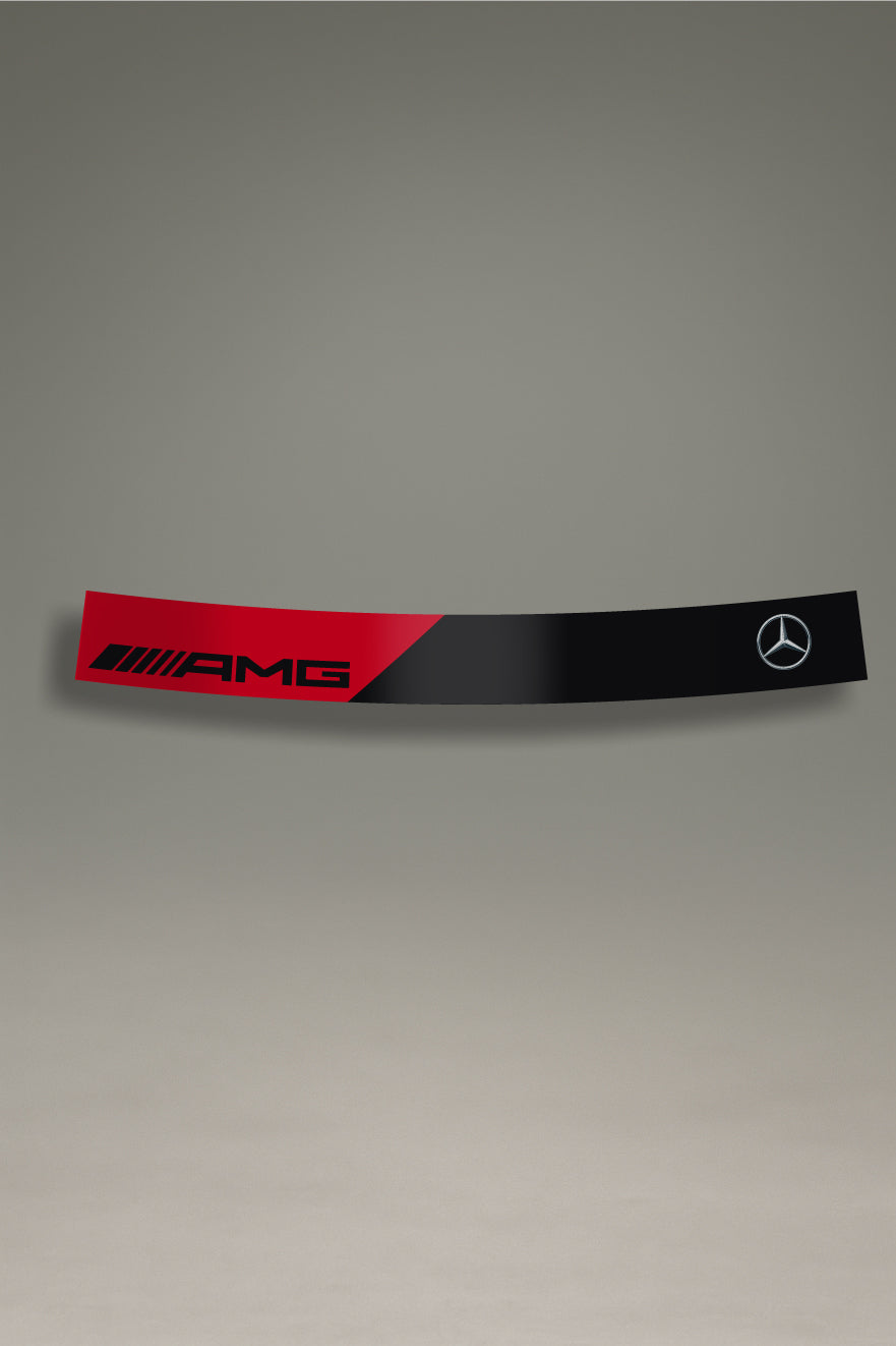 Parasol de vinilo con diseño de Mercedes-AMG F1 en rojo y negro. Un accesorio de MOA-Grafics para personalizar y proteger vehículos Mercedes con un estilo de competición.