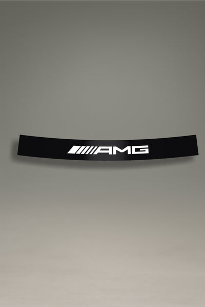 Parasol de vinilo negro con el logotipo moderno de AMG en blanco. Un accesorio de MOA-Grafics para personalizar y proteger vehículos Mercedes-AMG.