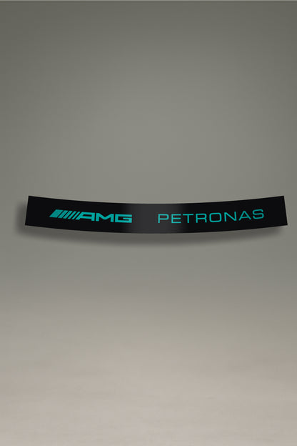 Parasol de vinilo negro con el logotipo de AMG Petronas en azul turquesa. Un accesorio de MOA-Grafics para personalizar y proteger vehículos Mercedes.
