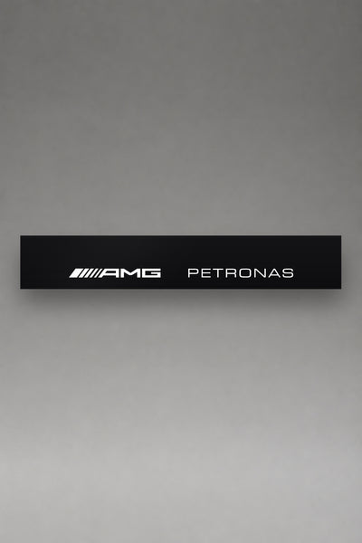 Parasol de vinilo Mercedes-AMG Petronas negro con AMG y PETRONAS troquelados, la tira entera de 150 x 25 cm vista de frente, de MOA-Grafics.