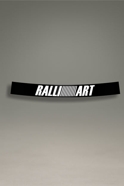 Parasol de vinilo negro con el logotipo de Ralliart en blanco. Un accesorio de estilo de competición de MOA-Grafics para proteger tu vehículo.