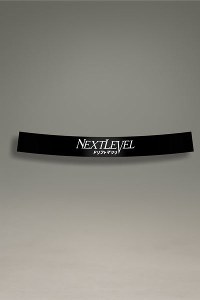 Parasol de vinilo negro con el logotipo de Next Level Drift en blanco y japonés. Un accesorio de MOA-Grafics para personalizar coches con un estilo JDM.