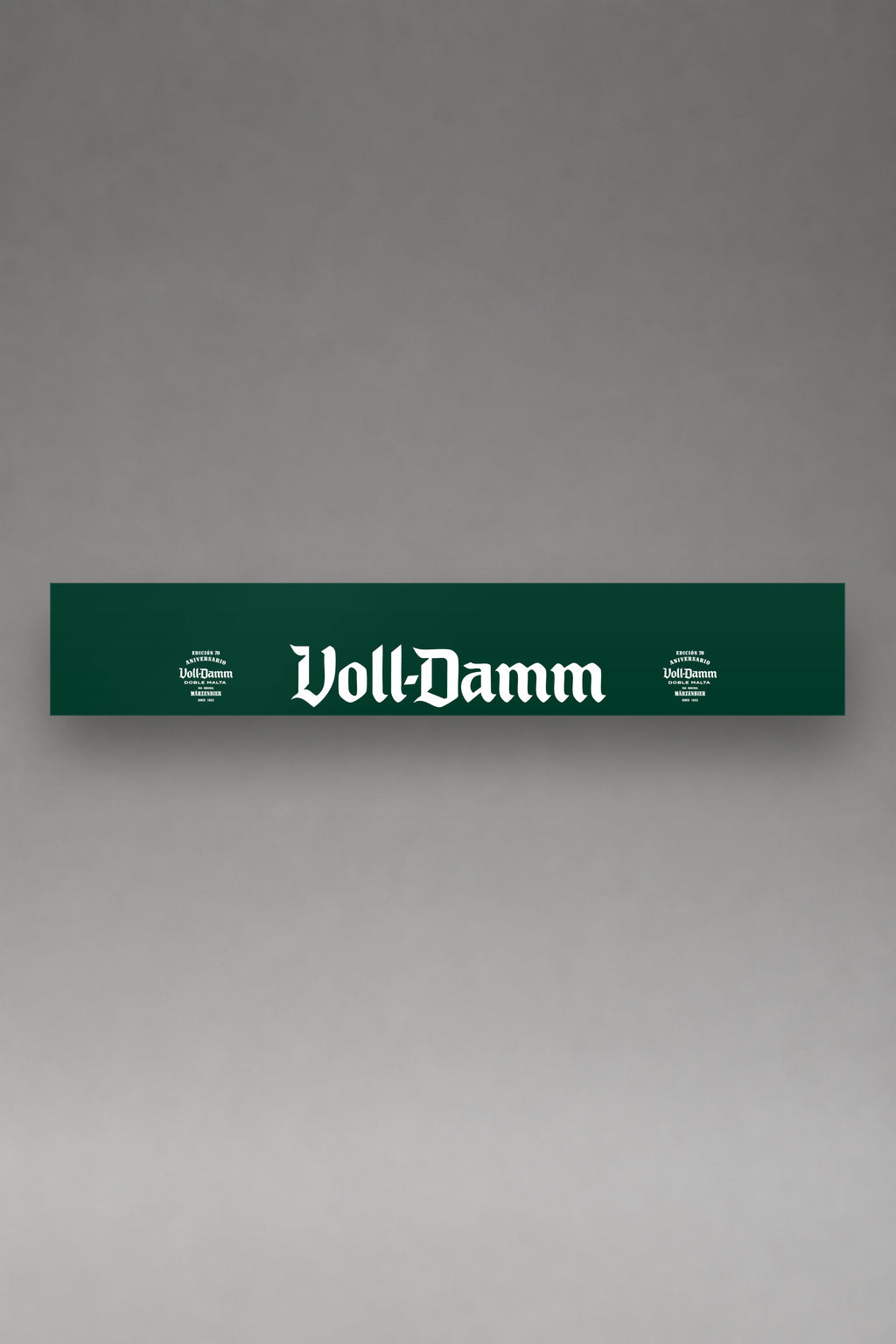 Parasol de vinilo Völl-Damm · Logotipo Deportivo, la tira entera de 150 x 25 cm vista de frente, de MOA-Grafics.