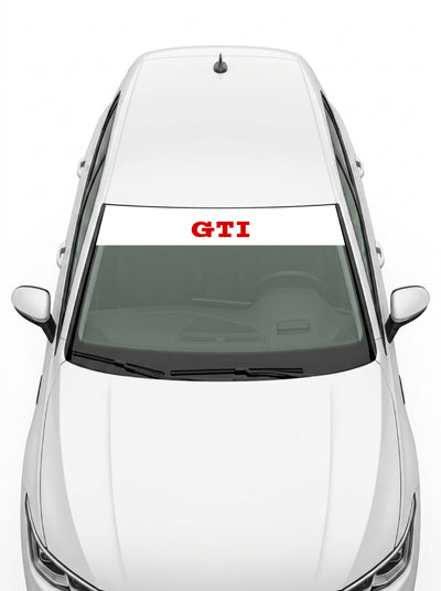 Volkswagen - Tres Letras GTI blanco con el lettering GTI en rojo instalado en el parabrisas