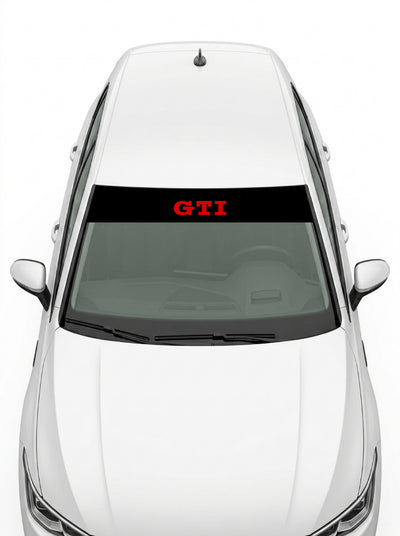 Volkswagen - Tres Letras GTI negro con el lettering GTI en rojo instalado en el parabrisas