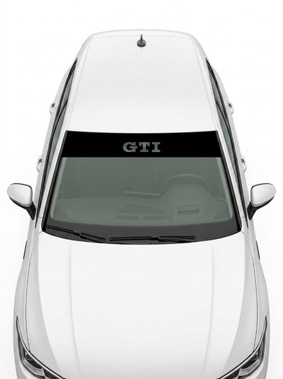 Volkswagen - Tres Letras GTI negro con el lettering GTI troquelado, recortado en el vinilo para que se vea el cristal a través instalado en el parabrisas