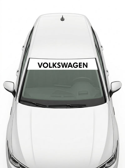 Volkswagen - Emblema y Nombre Completo blanco con el lettering VOLKSWAGEN en mayúsculas negras instalado en el parabrisas
