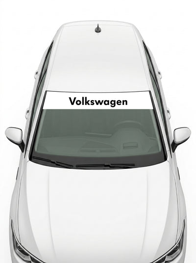 Volkswagen - Nombre entre Dos Emblemas blanco con el lettering Volkswagen en negro a todo lo ancho instalado en el parabrisas