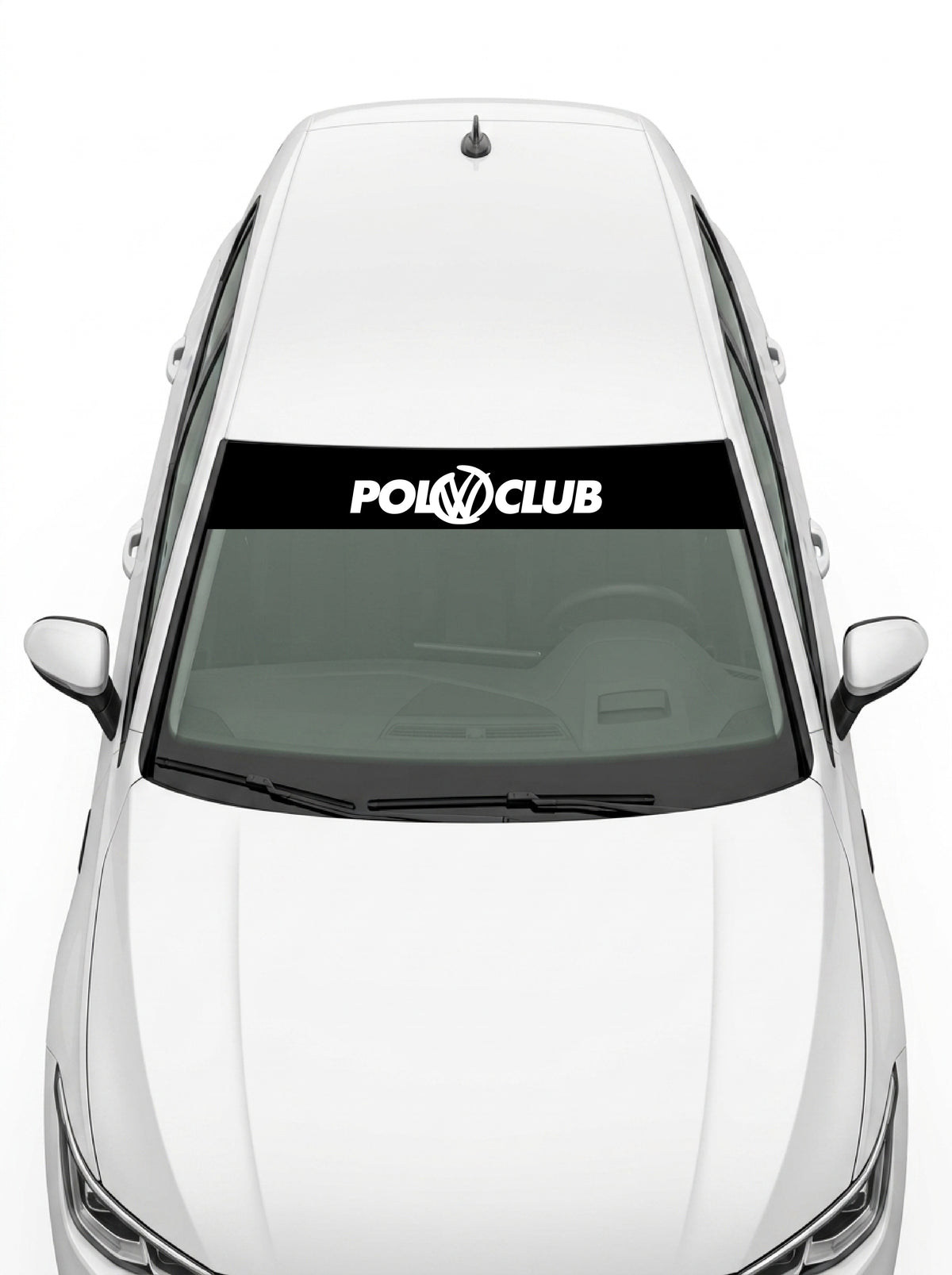 Volkswagen Polo - Inscripcion Polo Club negro con la inscripción POLO CLUB en blanco y el emblema VW en medio instalado en el parabrisas