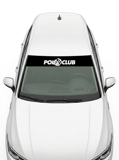 Volkswagen Polo - Inscripcion Polo Club negro con la inscripción POLO CLUB en blanco y el emblema VW en medio instalado en el parabrisas