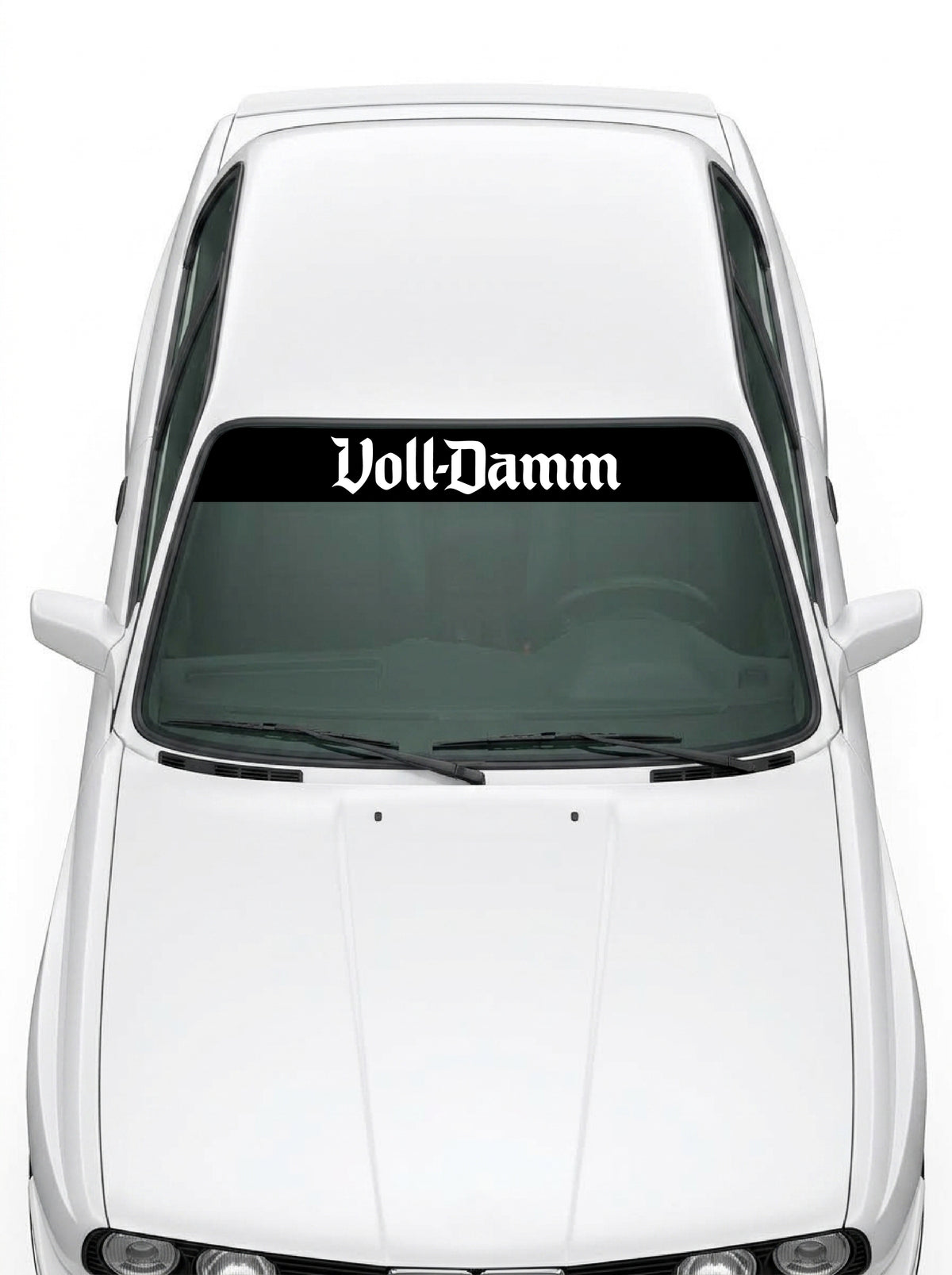 Coche con el parasol de vinilo Voll-Damm negro con el lettering Voll-Damm en blanco y tipografia gotica instalado en el parabrisas