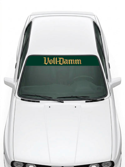 Coche con el parasol de vinilo Voll-Damm verde con el lettering Voll-Damm en dorado y tipografia gotica instalado en el parabrisas