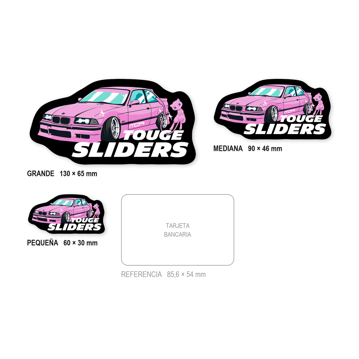 Los tres tamaños de la pegatina Touge Sliders juntos y a escala real: 60 × 30 mm, 90 × 46 mm y 130 × 65 mm, con una tarjeta bancaria de 85,6 × 54 mm al lado para comparar.