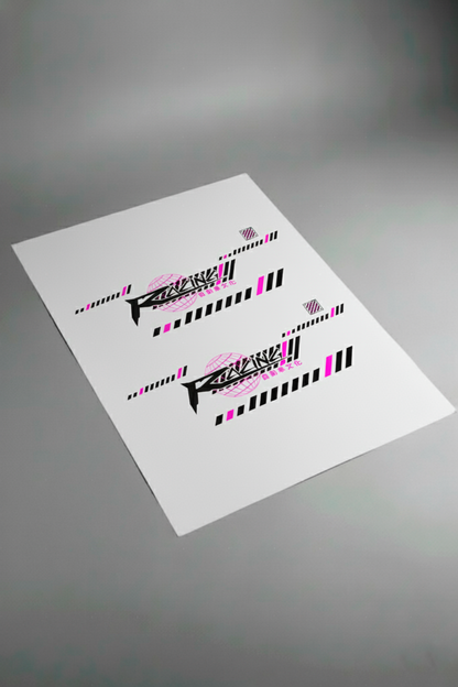 Pliego de vinilos de alta calidad que componen el kit Japan Racing. Muestra las secciones de diseño japonés listas para la instalación.