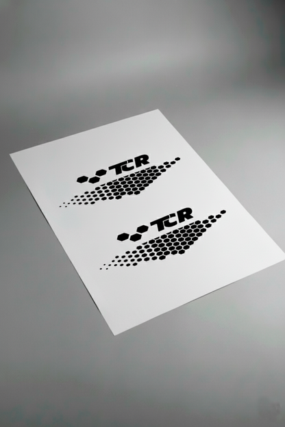Pliego de vinilos de alta calidad que componen el kit de competición Volkswagen TCR. Muestra las secciones de la librea listas para la instalación.
