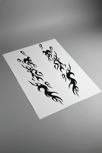 Pliego de vinilos del kit Japan Black Flames en color negro. Producto físico de vinilo de alta calidad para kit de personalización de vehículos.