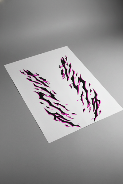 Pliego de vinilos del kit Pink Tribal en color rosa intenso, visto en mesa de estudio. Producto físico para personalización rápida de vehículos.