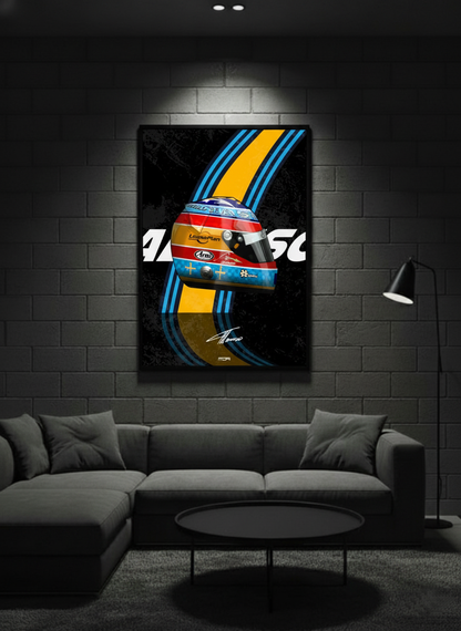Póster enmarcado del casco de Fernando Alonso 2005 en una pared oscura, una pieza de decoración racing para garajes por MOA-Grafics.