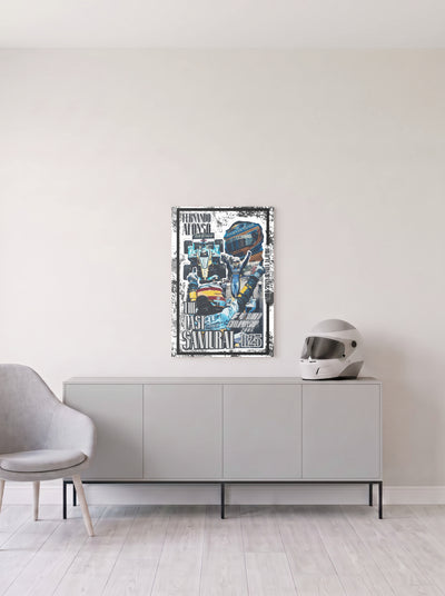 Poster The Last Samurai de Fernando Alonso con el R25 de 2005 en un collage retro enmarcado, en medida 46,7 x 70 cm, colgado en la pared clara de un salon, sobre un aparador gris con un casco de competicion al lado, decoracion racing de MOA-Grafics.