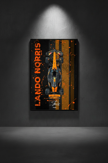 Póster enmarcado del McLaren F1 de Lando Norris (V2) en una pared oscura, una pieza de decoración racing para un salón por MOA-Grafics.