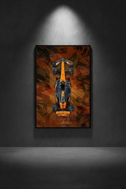 Póster enmarcado del F1 McLaren de Lando Norris en una pared oscura, una pieza de decoración racing para un salón por MOA-Grafics.