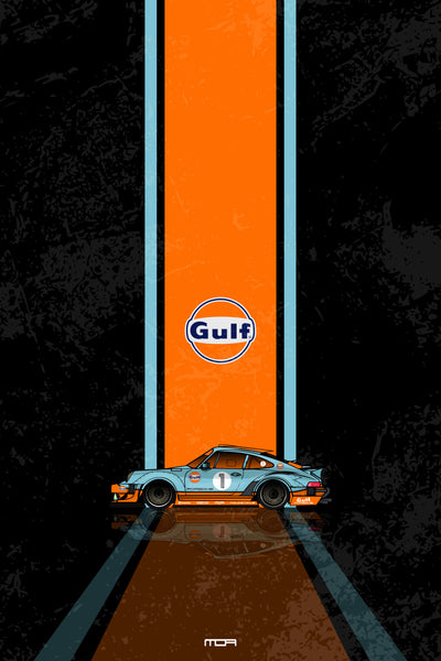 Póster de pared con el Porsche 911 y livery Gulf Racing sobre fondo negro, un diseño de estilo retro racing para personalización de MOA-Grafics.