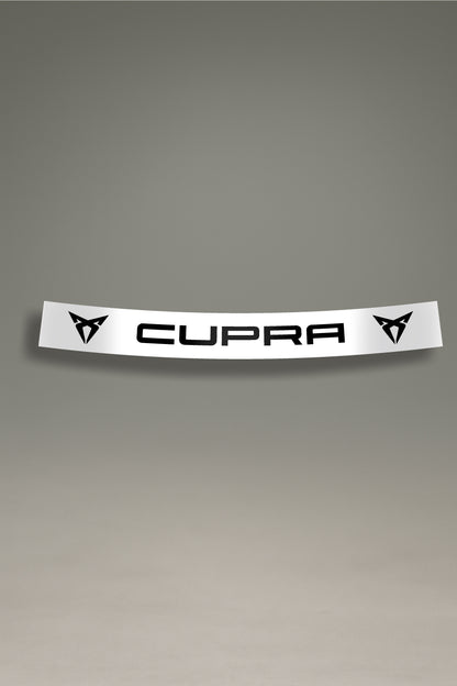 Vinilo parasol blanco para parabrisas con el logo tribal de Cupra en negro, un accesorio de estilo racing para tuning de coches de MOA-Grafics.