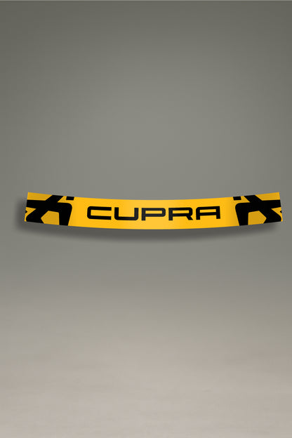 Vinilo parasol amarillo para parabrisas con logos de Cupra en negro, un diseño de estilo racing para personalización de coches de MOA-Grafics.