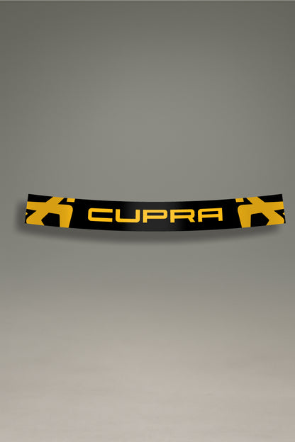 Vinilo parasol negro para parabrisas con logos de Cupra en amarillo, un diseño de estilo racing para tuning de coches de MOA-Grafics.