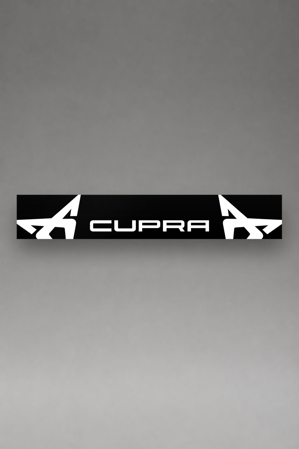 Parasol de vinilo Cupra · Logotipo de la Marca, la tira entera de 150 x 25 cm vista de frente, de MOA-Grafics.