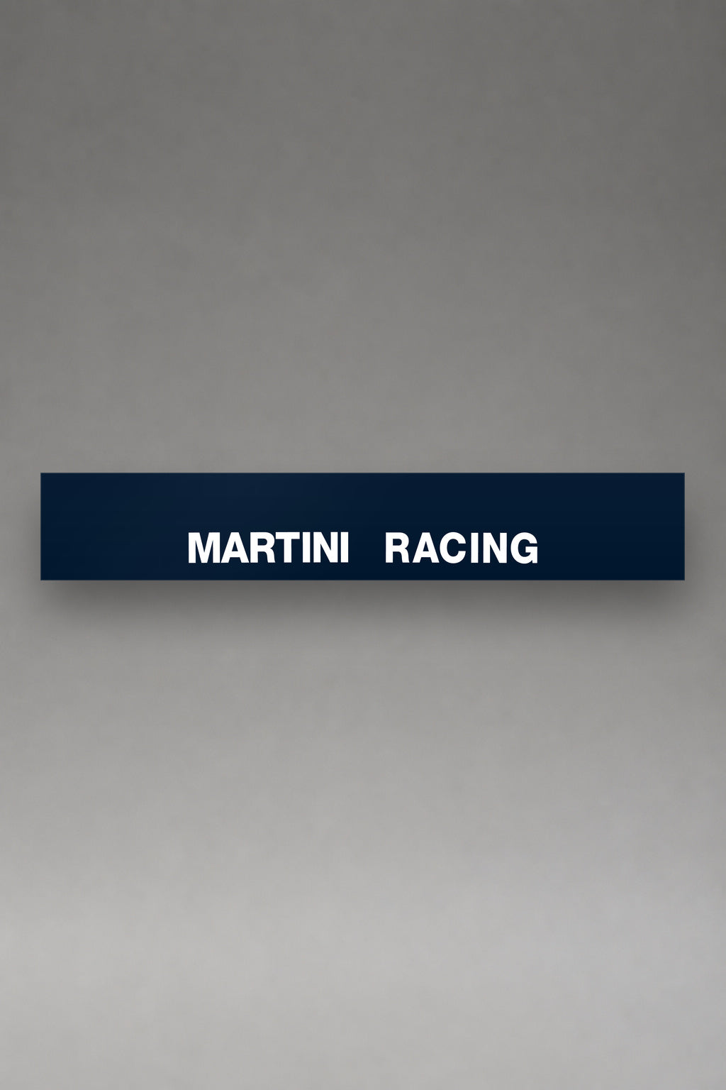 Parasol de vinilo Martini Racing · Tipografía Racing, la tira entera de 150 x 25 cm vista de frente, de MOA-Grafics.