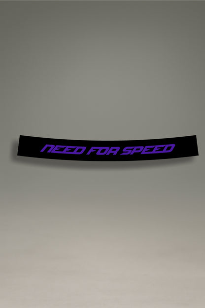 Parasol negro para parabrisas con logo Need For Speed en lila, estilo racing para personalización y tuning de MOA-Grafics.