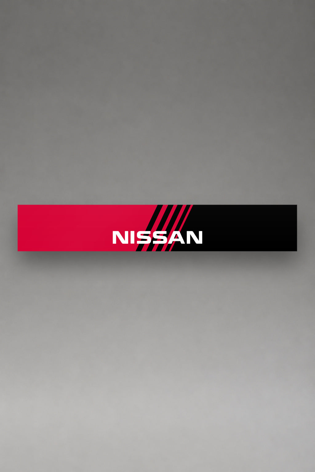 Parasol de vinilo Nissan rojo y negro con el lettering NISSAN, la tira entera vista de frente, de MOA-Grafics.
