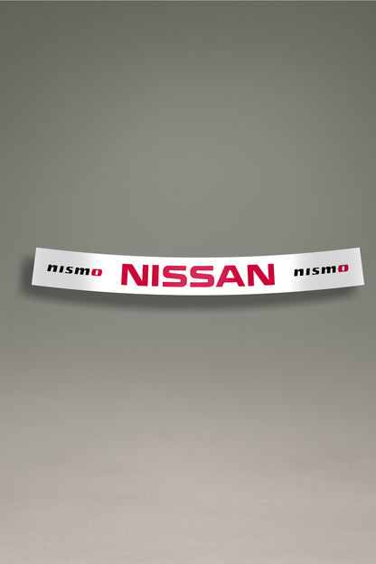 Parasol blanco para parabrisas con logos Nissan y Nismo en rojo, estilo JDM para personalización y tuning de MOA-Grafics.