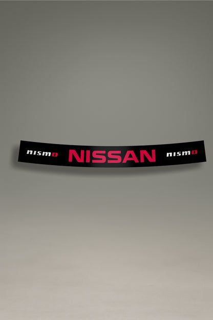 Parasol negro para parabrisas con logos Nissan y Nismo en rojo, estilo JDM para personalización y tuning de MOA-Grafics.