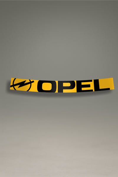 Vinilo parasol amarillo para parabrisas con el logo de Opel en negro, un diseño de estilo retro para la personalización de coches de MOA-Grafics.