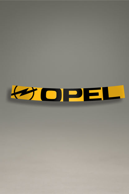 Vinilo parasol amarillo para parabrisas con el logo de Opel en negro, un diseño de estilo retro para la personalización de coches de MOA-Grafics.