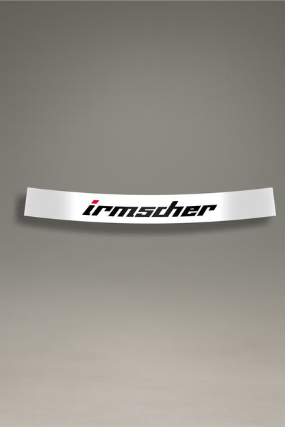 Parasol blanco para parabrisas con el logo de Irmscher en negro y rojo, una pieza de estilo retro para la personalización y tuning de MOA-Grafics.