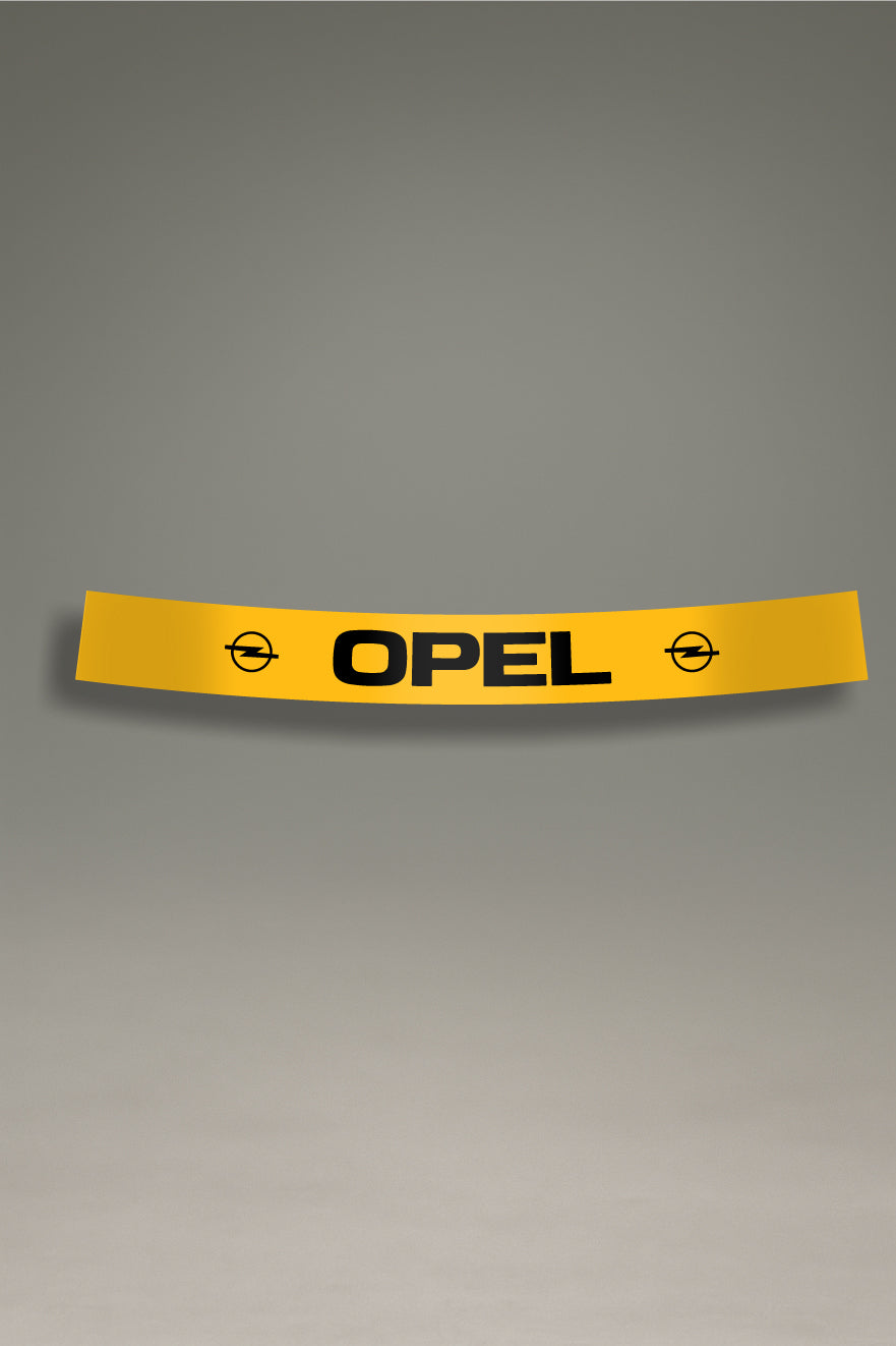 Vinilo parasol amarillo para parabrisas con el logo clásico de Opel en negro, un accesorio de estilo retro para tuning de coches de MOA-Grafics.