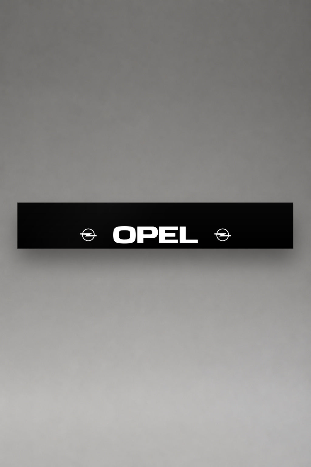 Parasol de vinilo Opel · Logo Blitz y Lettering Institucional, la tira entera de 150 x 25 cm vista de frente, de MOA-Grafics.
