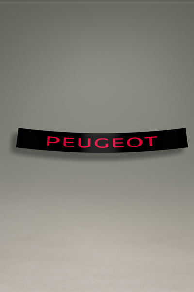 Vinilo parasol negro para parabrisas con el logo de Peugeot en rojo, un diseño de estilo racing para tuning de coches de MOA-Grafics.