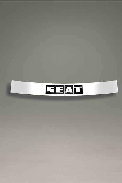 Parasol blanco para parabrisas con el logo clásico de SEAT en negro, una pieza de estilo retro para la personalización y tuning de MOA-Grafics.